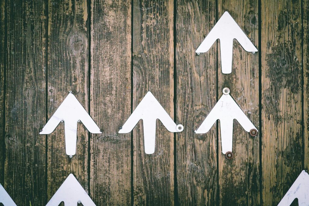 4 white arrows facing up signifying increase