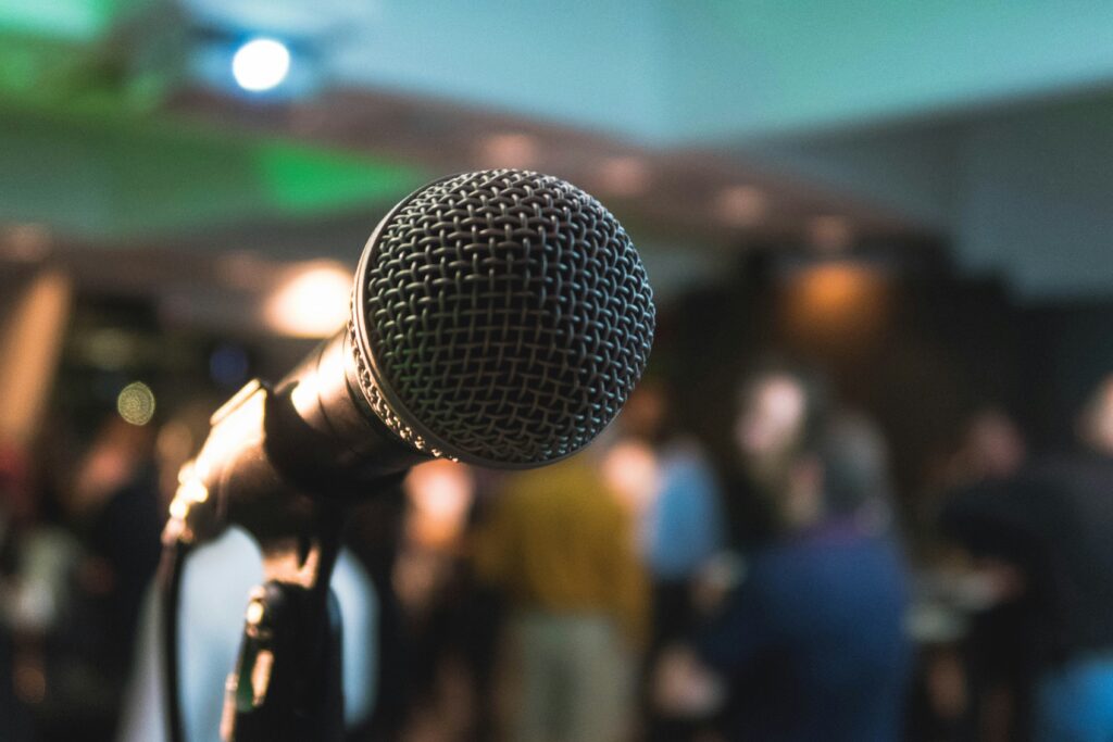 A microphone to symbolise speaking